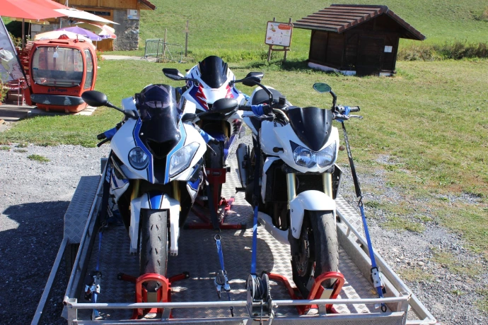 photo remorque plateau3 motos de face